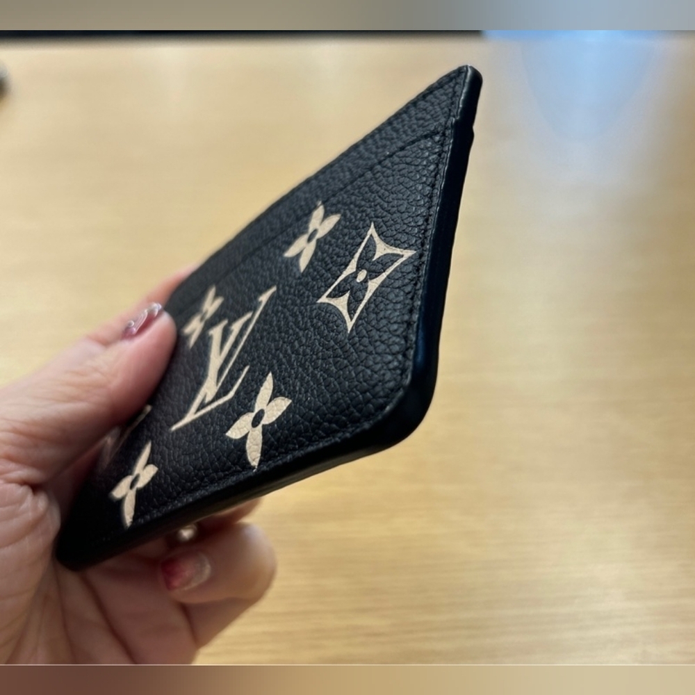 Louis Vuitton Card Holder - Picture 6 of 10